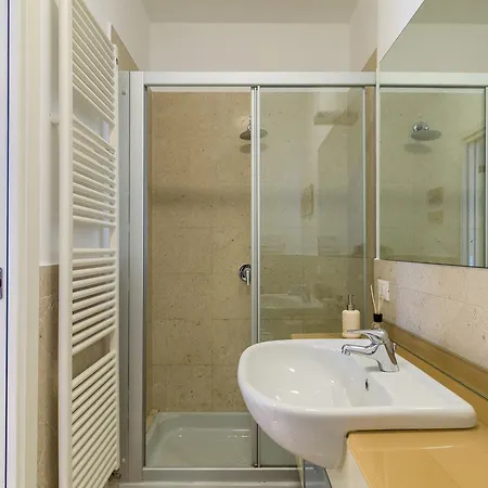 Apartment Piazza Volta - Bymyhomeincomo