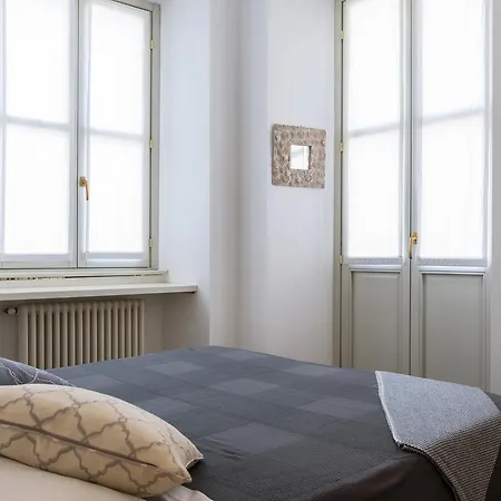 Apartment Piazza Volta - Bymyhomeincomo