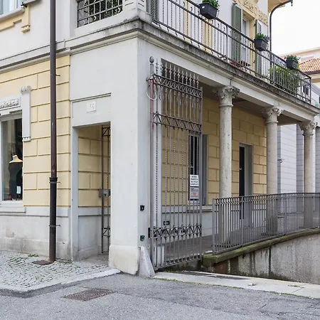 Piazza Volta - Bymyhomeincomo *